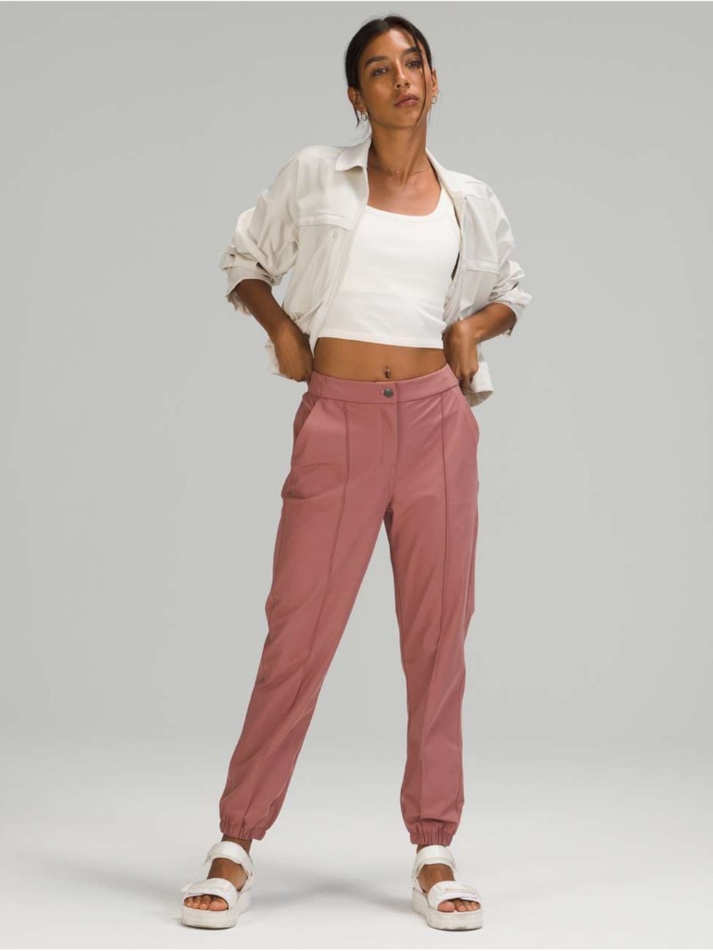 Lululemon Warpstreme High-Rise 7/8 Jogger
Spiced Chai size 31 mauve 27”